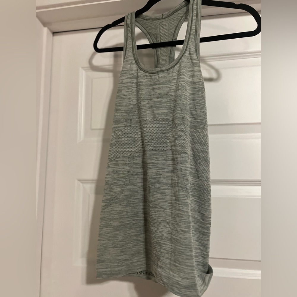 Lululemon tank!